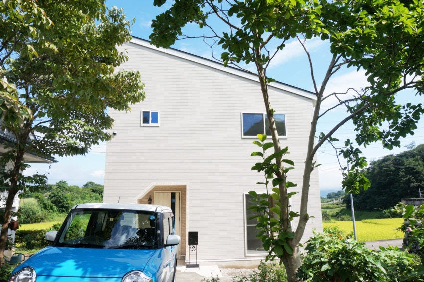 今、人気の「平屋の家」や「吹抜けの家」など、住まいへのこだわりを実現し、住まう家族みんなが幸せになれる家。
それが住まいのGENの『自由設計プラン』です。

二世帯住宅や変形土地など、人それぞれの環境に合わせて家族の絆が深まるプランをご提案いたします。