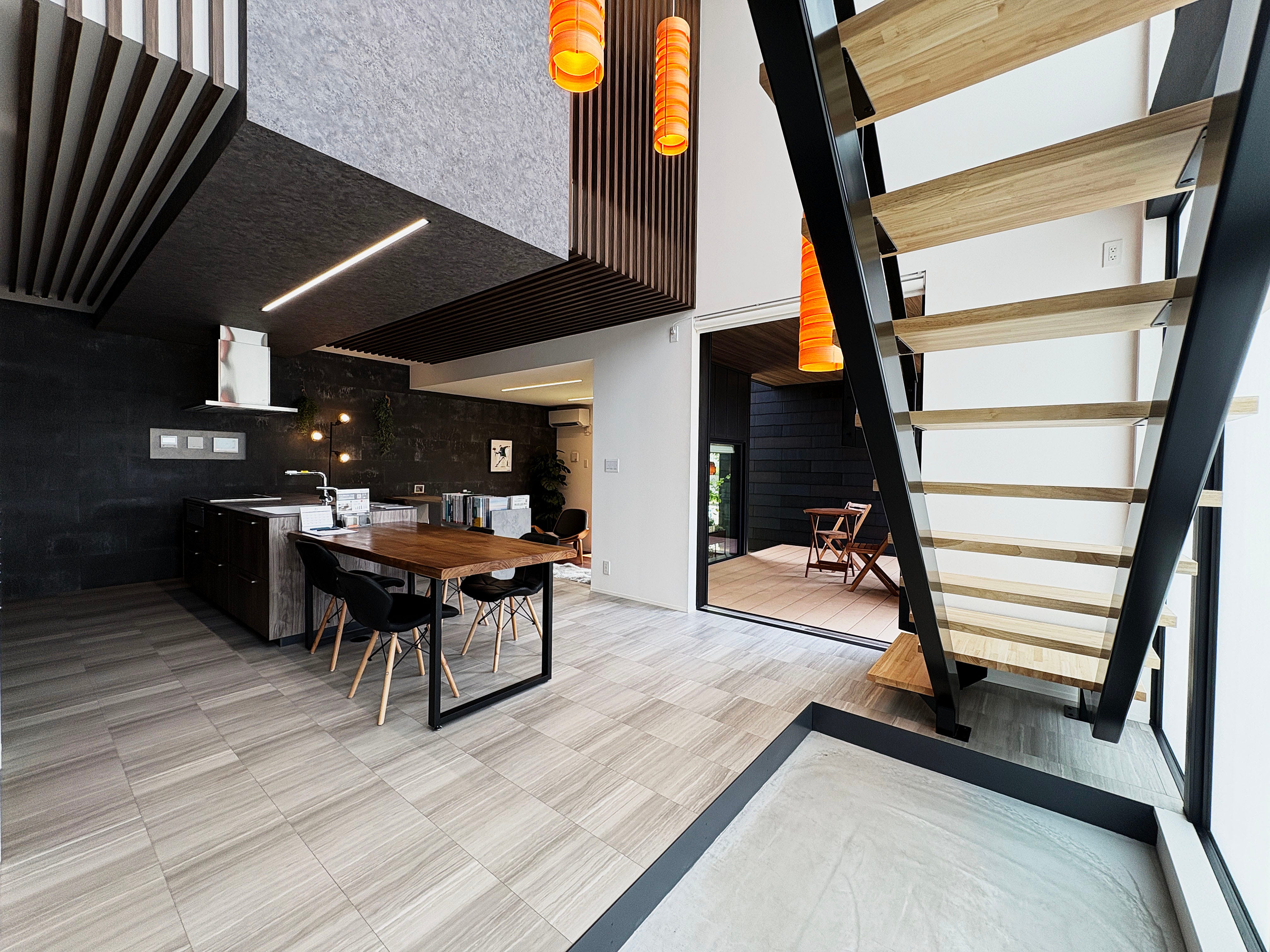 土間から見る開放感溢れるモデル棟