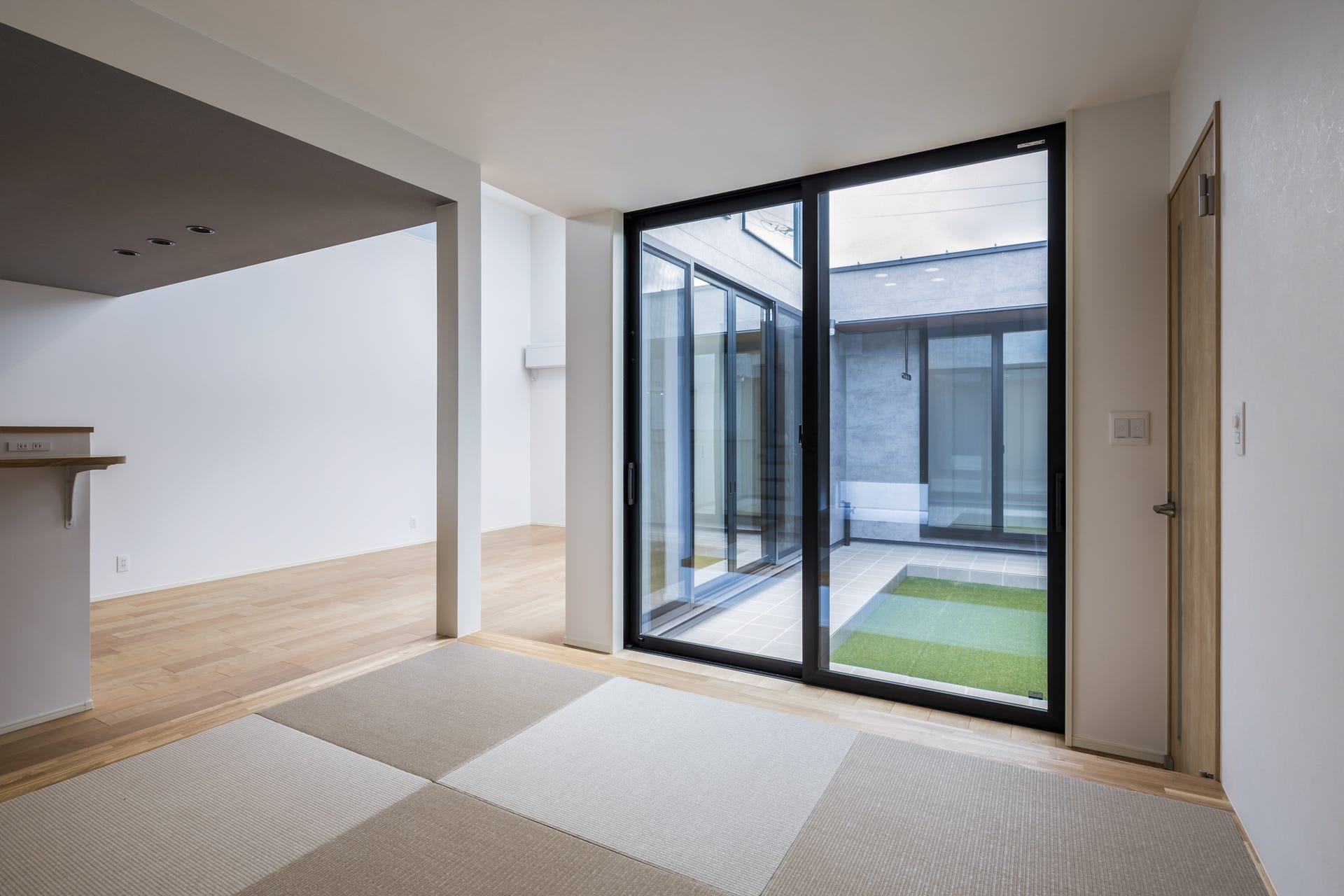 静寂と広がりのコートハウス