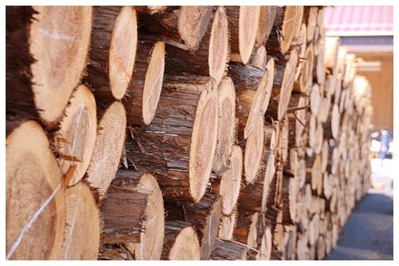 LOHASTA home では、地球環境やエネルギー資源、健康に配慮した、厳選された自然素材を採用しています。
室内環境では、食品よりも空気の方が摂取量が多いといわれています。
下地材・断熱材・接着剤など見えない箇所にもこだわることで有害物質を含まない、綺麗な空気で癒される、快適な空間を創造します。また、無垢の建材や建具を製造する自社工場では、製造エネルギーに配慮し、乾燥窯の燃料は、工場から出た廃材を利用し、一切の化石燃料は使用しておりません。