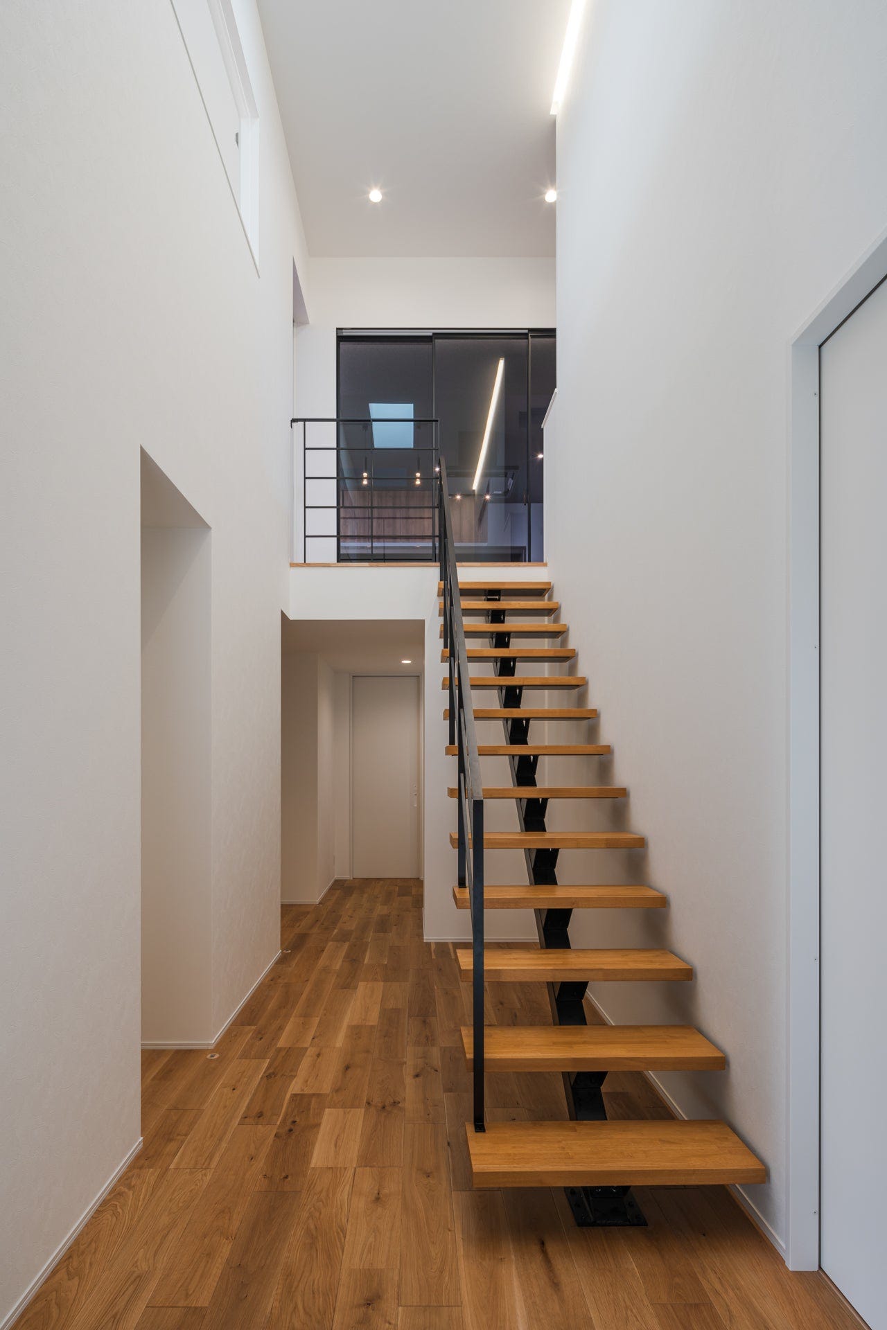 Point.02　吹抜けの階段ホール