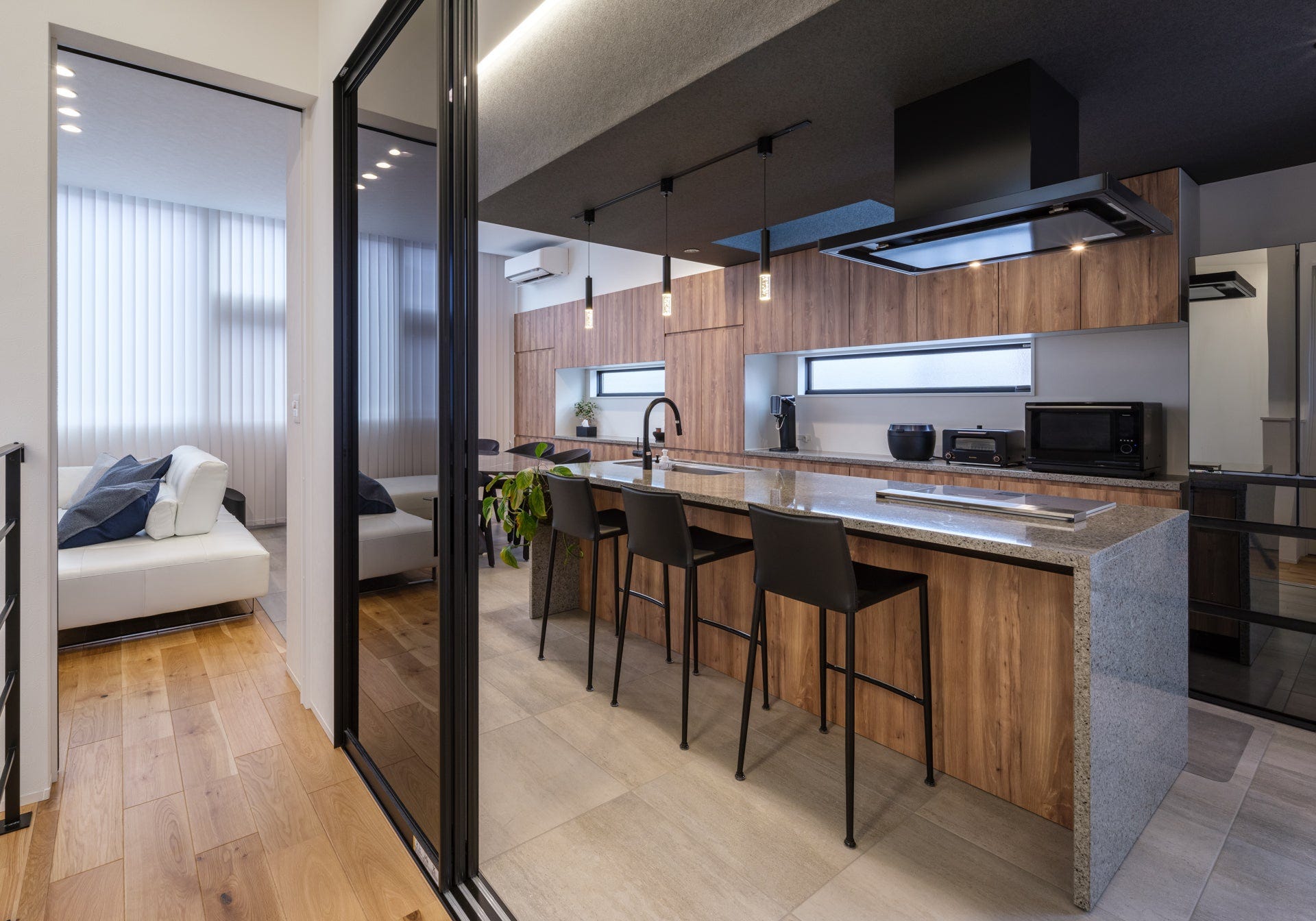 Point.03　ホールとつながるアイランドキッチン